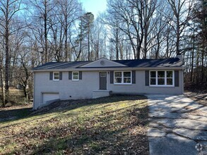 Building Photo - Renovated Brick Ranch