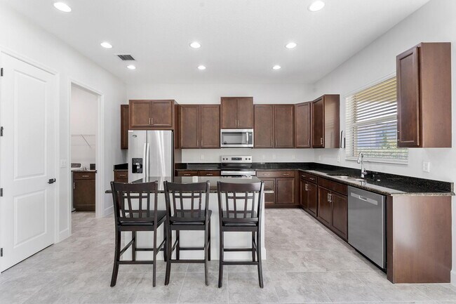 Building Photo - 5747 Shr Pne Pl