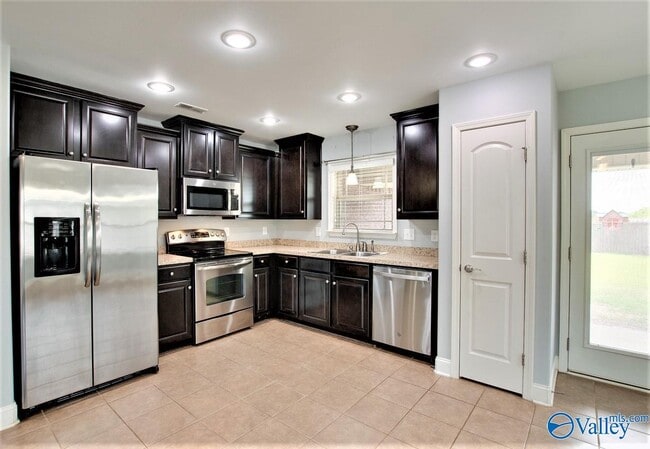 Building Photo - 24603 Rolling Vista Dr