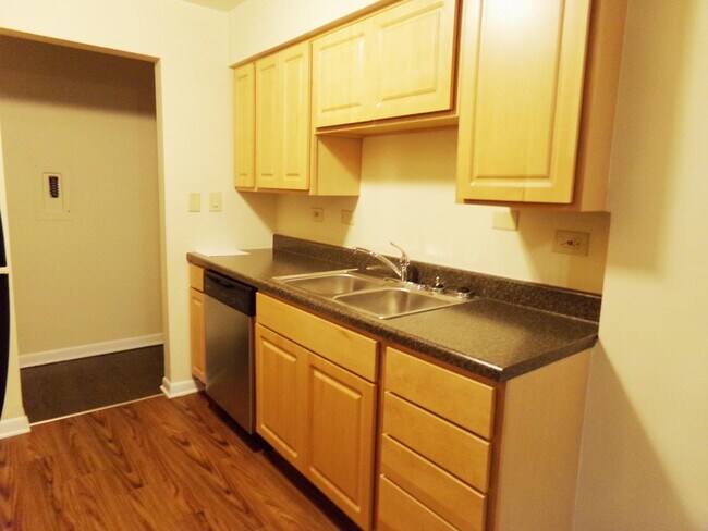 Building Photo - 810 Seward St