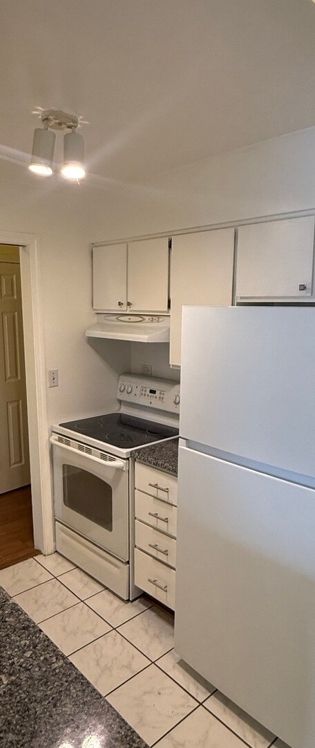Building Photo - 420 S Kenilworth Ave