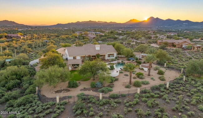 Building Photo - 5910 E Cielo Run S