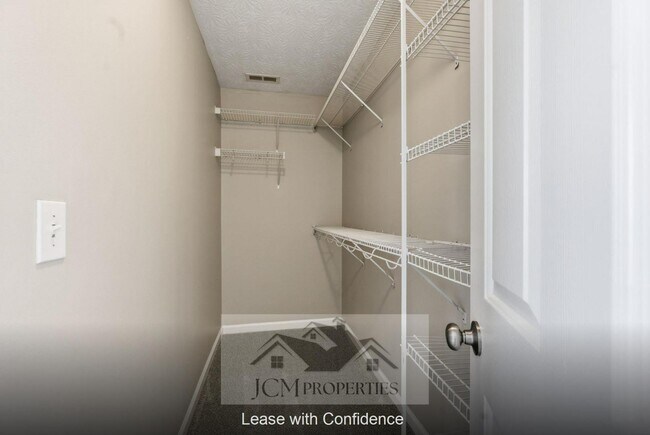 Building Photo - 2016 Willis Dr