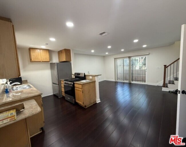 Building Photo - 720 N Eucalyptus Ave