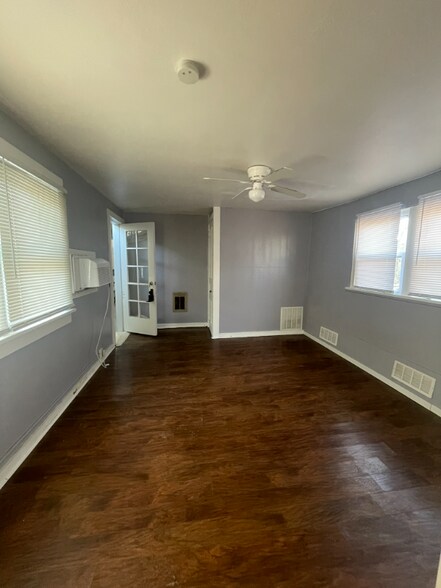 Building Photo - 115 Sycamore St