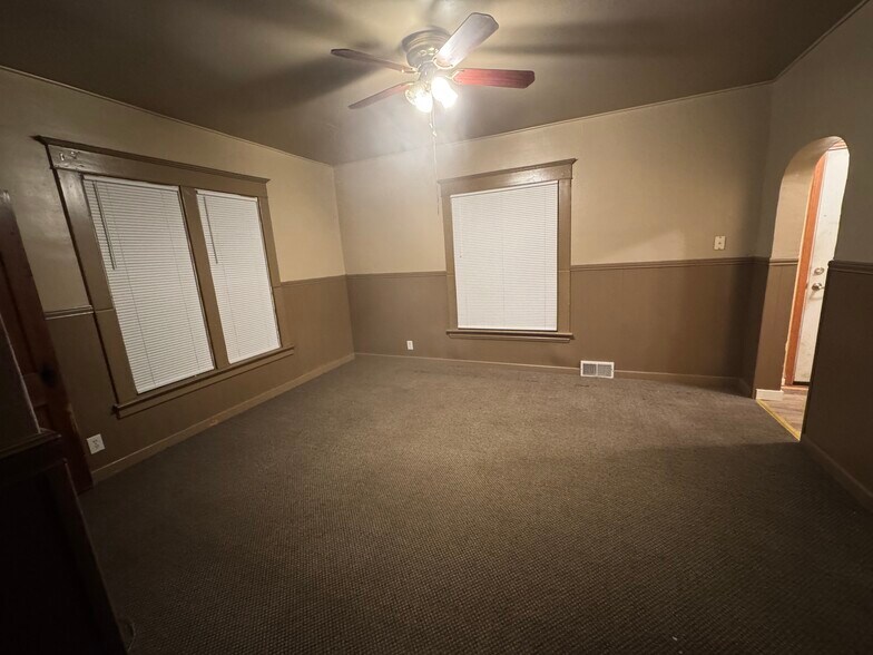 Living Room - 204 Independence Ave S