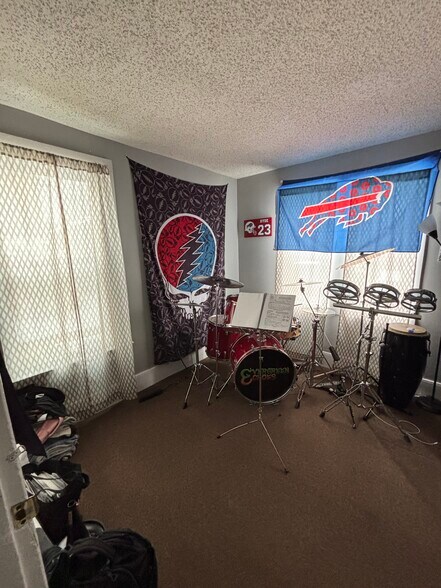 Building Photo - 6 Forest Pl