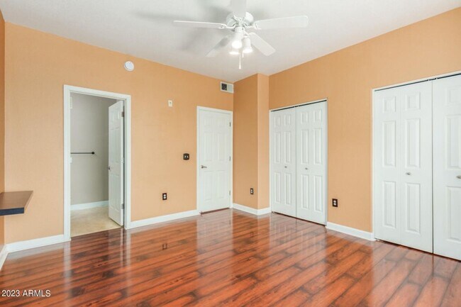 Building Photo - Amazing Townhome in Gated Community!