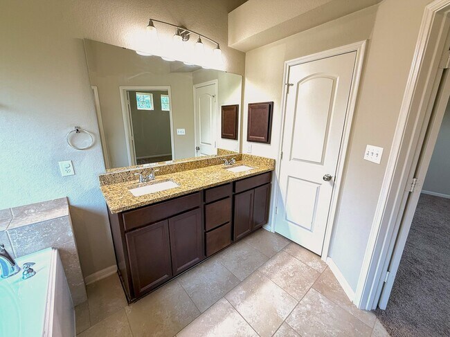 Building Photo - 117 Green Haven Dr