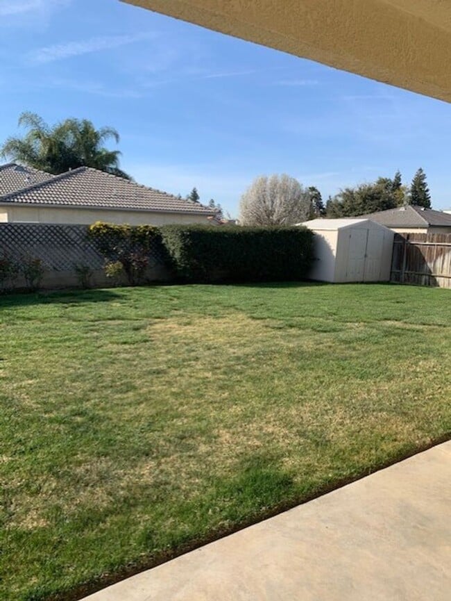 Building Photo - 9805 Paper Moon Way