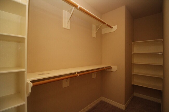 Building Photo - 1504 Glen Oaks Dr