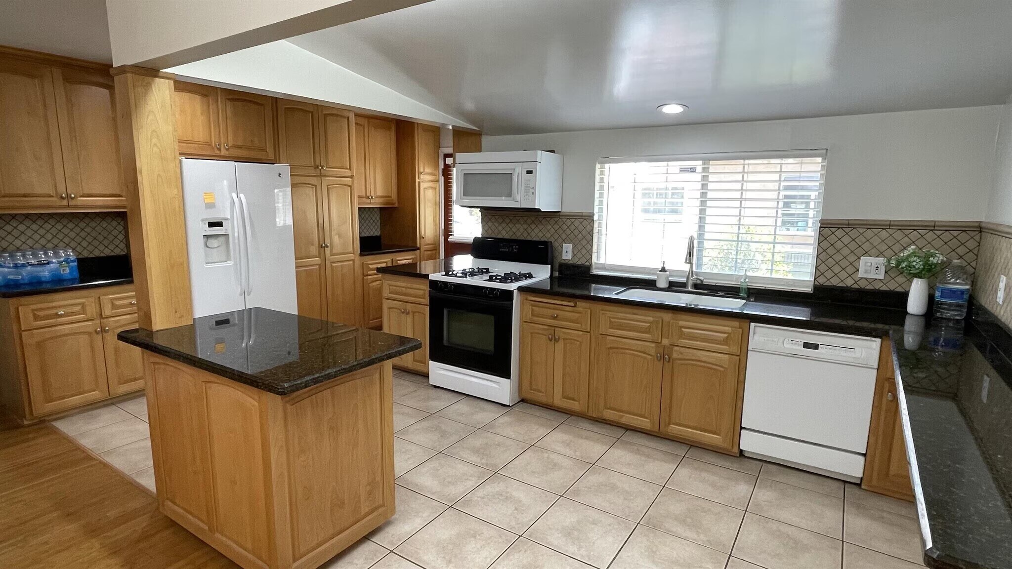 Building Photo - 5138 W 141st St