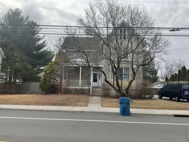 Primary Photo - Beautiful house with a pool.