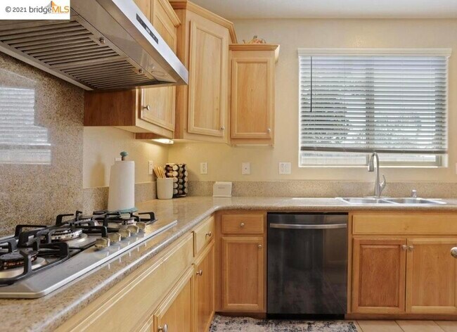 Building Photo - 16999 Sierra Gold Trail