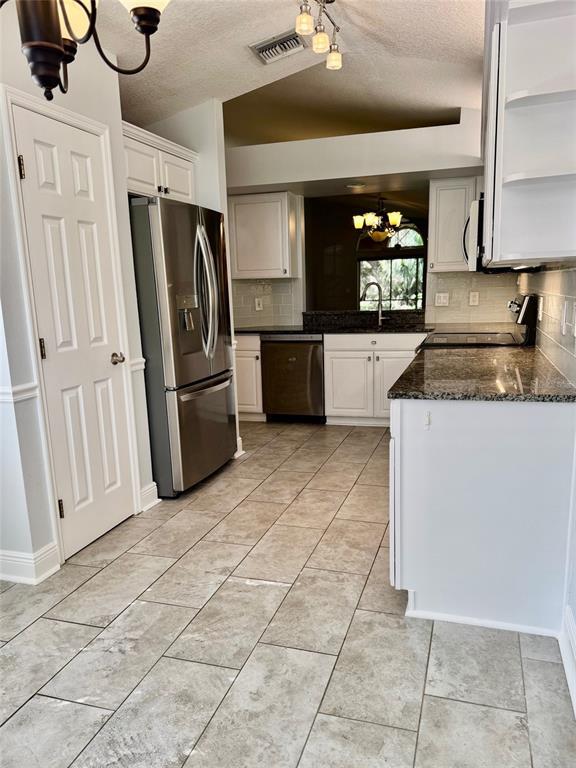 Building Photo - 1001 E Pebble Beach Cir