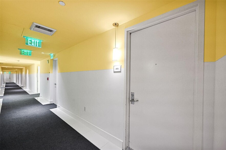 Building Photo - 475 Brickell Ave