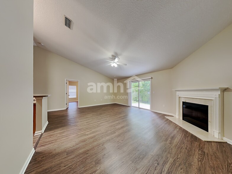 Building Photo - 6732 Gentle Oaks Dr