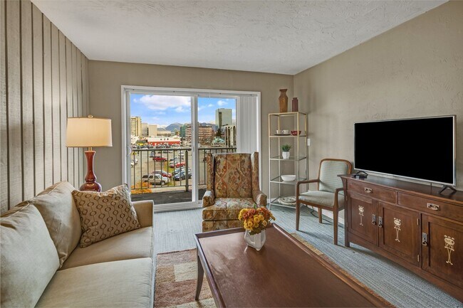 Building Photo - Perfect Downtown Furnished 1 BR Apartment