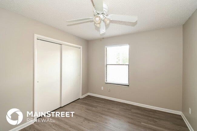 Building Photo - 4385 Queensway Dr