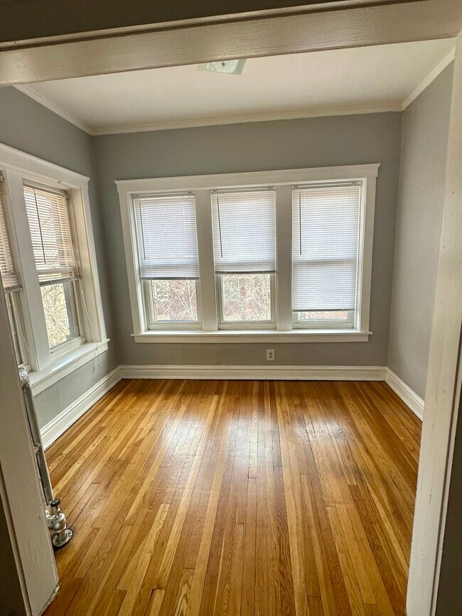 Building Photo - 5354 N Winthrop Ave