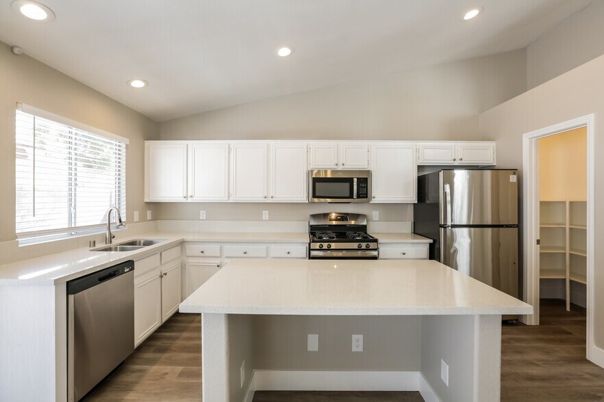 Building Photo - 3334 Syvella Ct