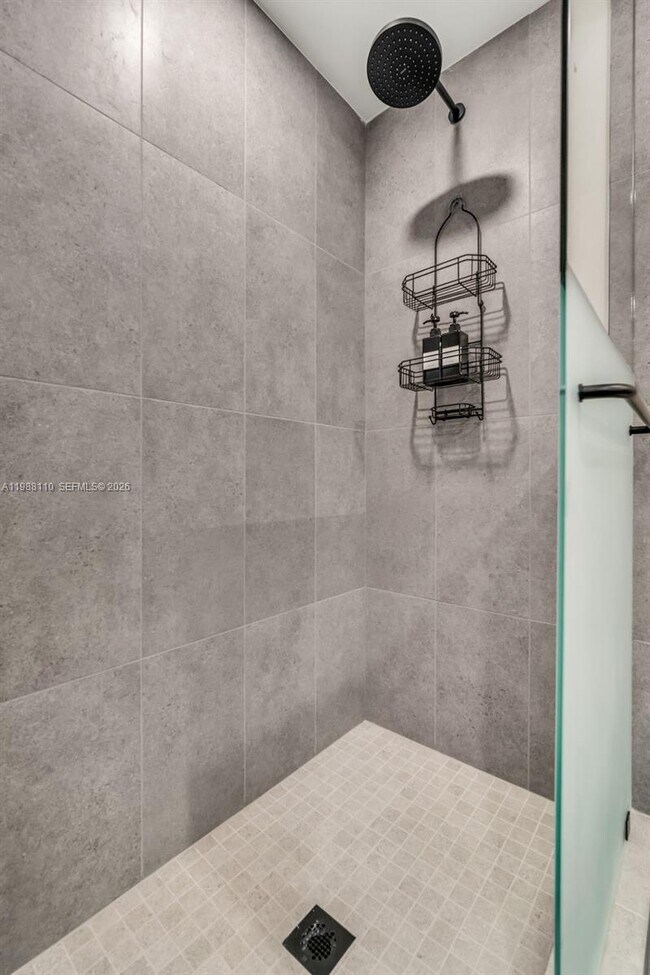 Building Photo - 121 NE 5th St