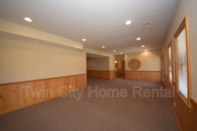 Building Photo - 14531 Wellington Rd