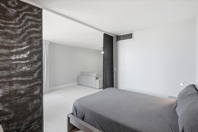 Building Photo - 2899 Collins Ave