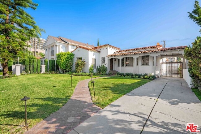 Building Photo - 208 S Rodeo Dr