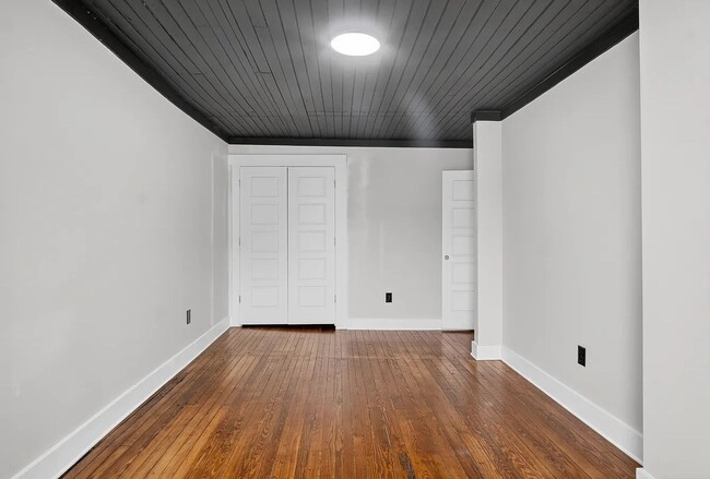 Building Photo - 124 N Mecklenburg Ave