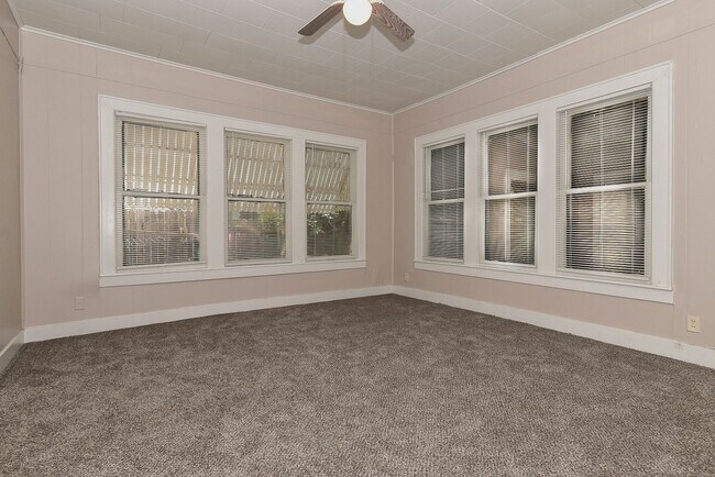 Building Photo - 3814 Roberts St