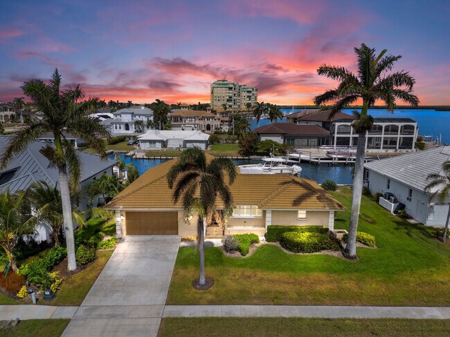 Building Photo - 874 Magnolia Ct