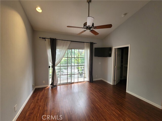 Building Photo - 5730 Vineland Ave