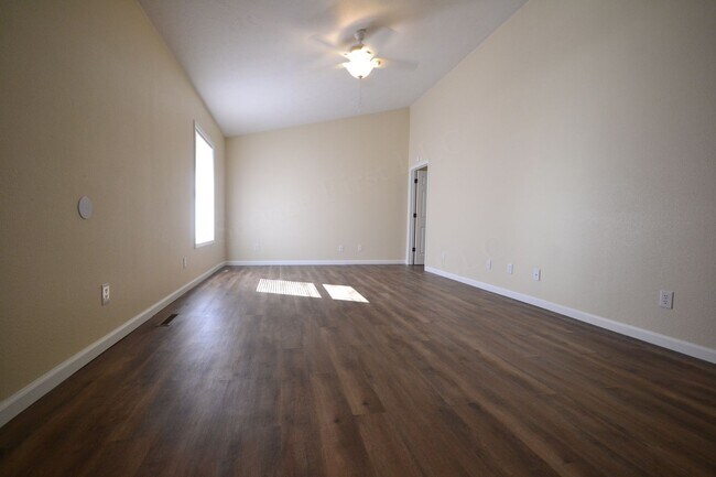 Building Photo - Lockwood Duplex