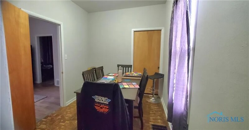 Building Photo - 21 Magyar St