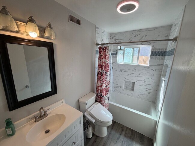 Building Photo - 9152 Condesa Dr