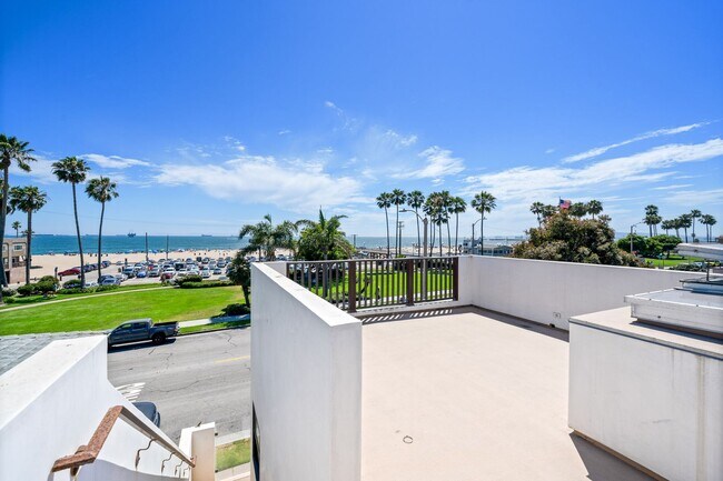 Building Photo - 913 Ocean Ave