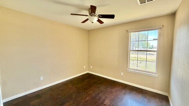 Building Photo - 953 San Miguel St
