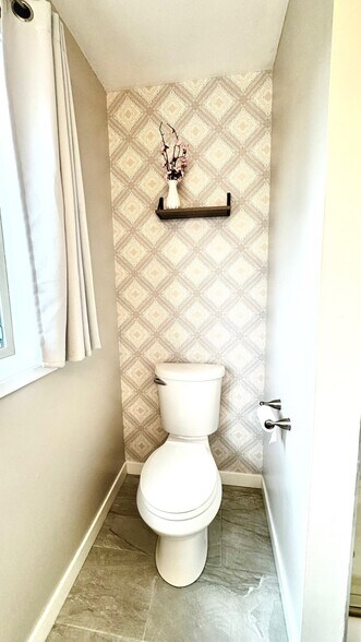 Building Photo - 3720 W Grandview Ave