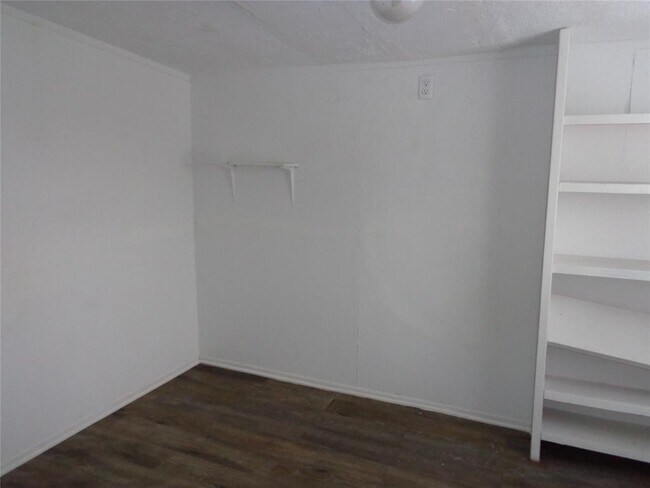 Building Photo - 910 Bunton Ln