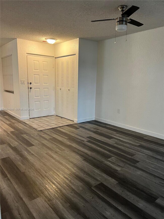 Building Photo - 2831 N Oakland Forest Dr