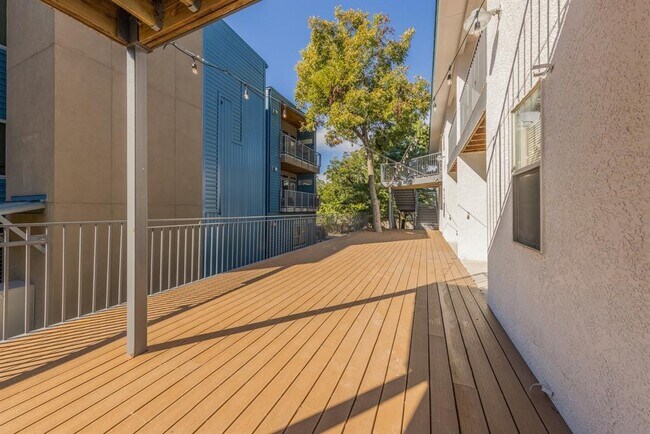 Building Photo - 2824 Rio Grande St
