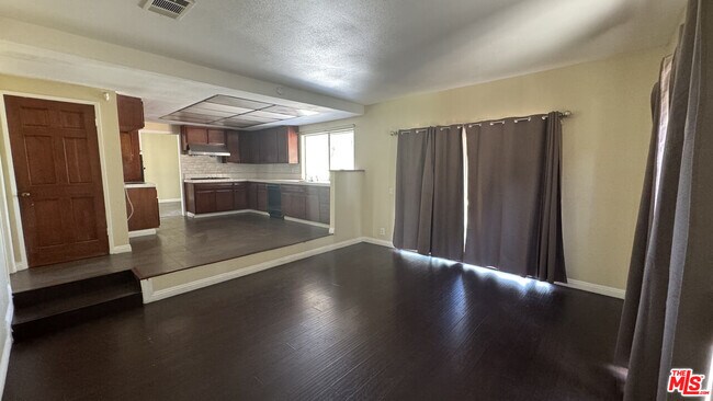 Building Photo - 845 N Juarez St