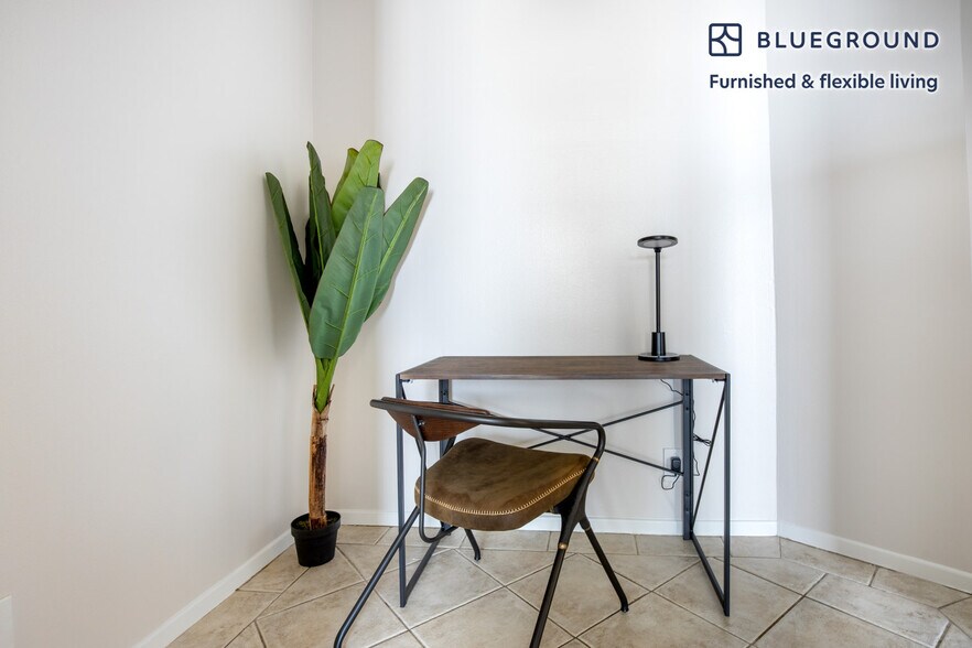 Building Photo - 467 S Arnaz Dr