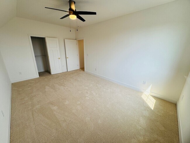 Building Photo - 118 Nickolas Cir