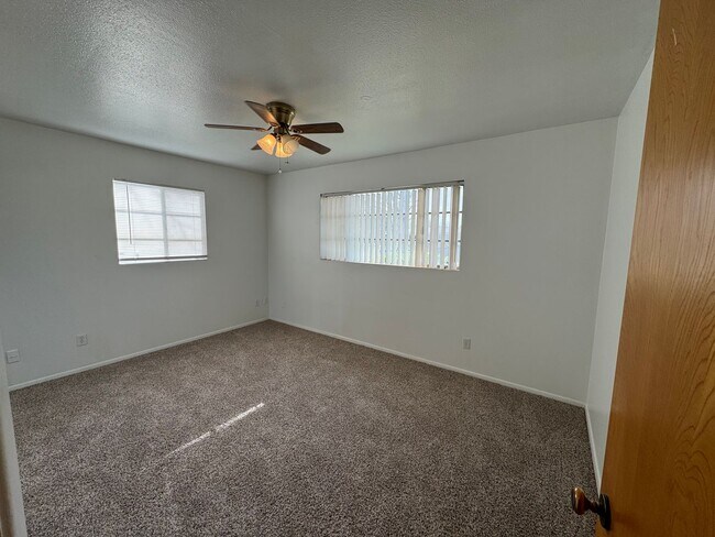 Building Photo - Pet Friendly property!