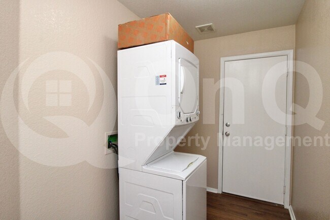 Building Photo - 9628 W Cordes Rd