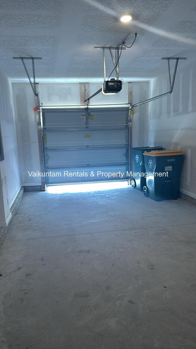 Building Photo - 9607 Mira Loma Dr