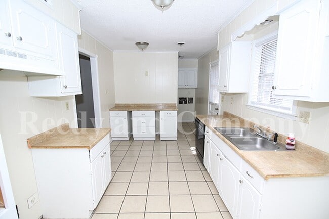 Building Photo - 5072 Cresser St