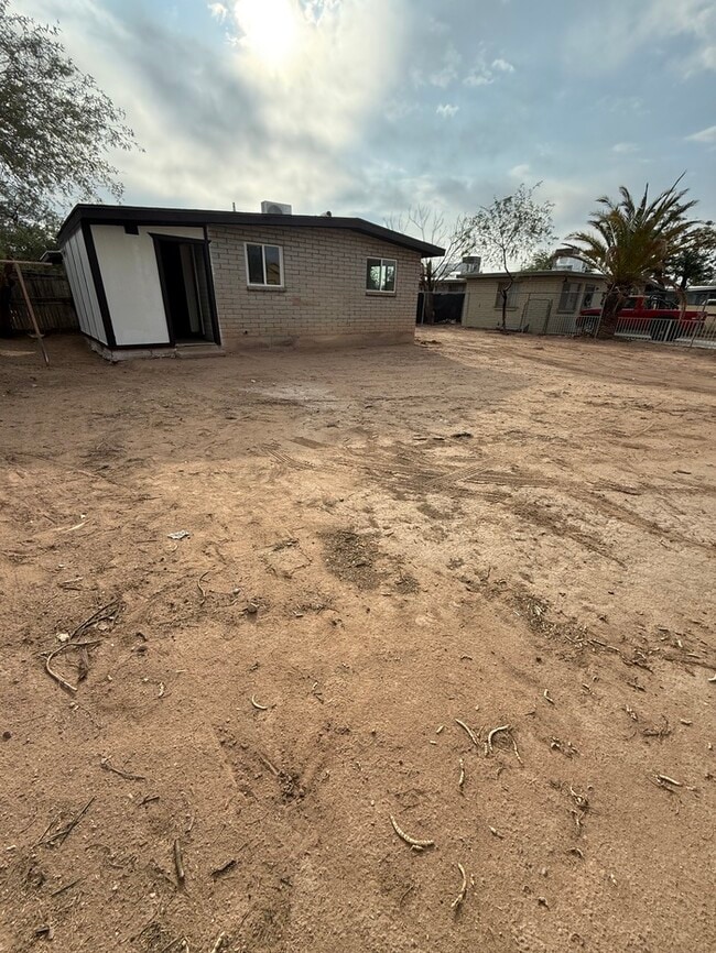 Building Photo - Townhome For rent